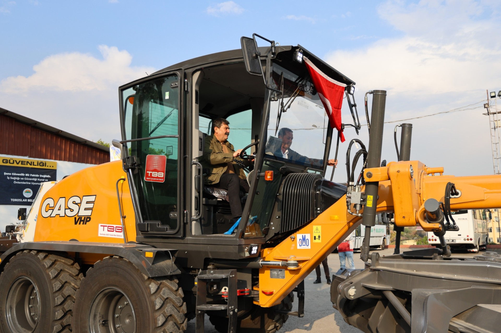 Thumbnail Toroslar'a 2 Yeni Hizmet Aracı (1)