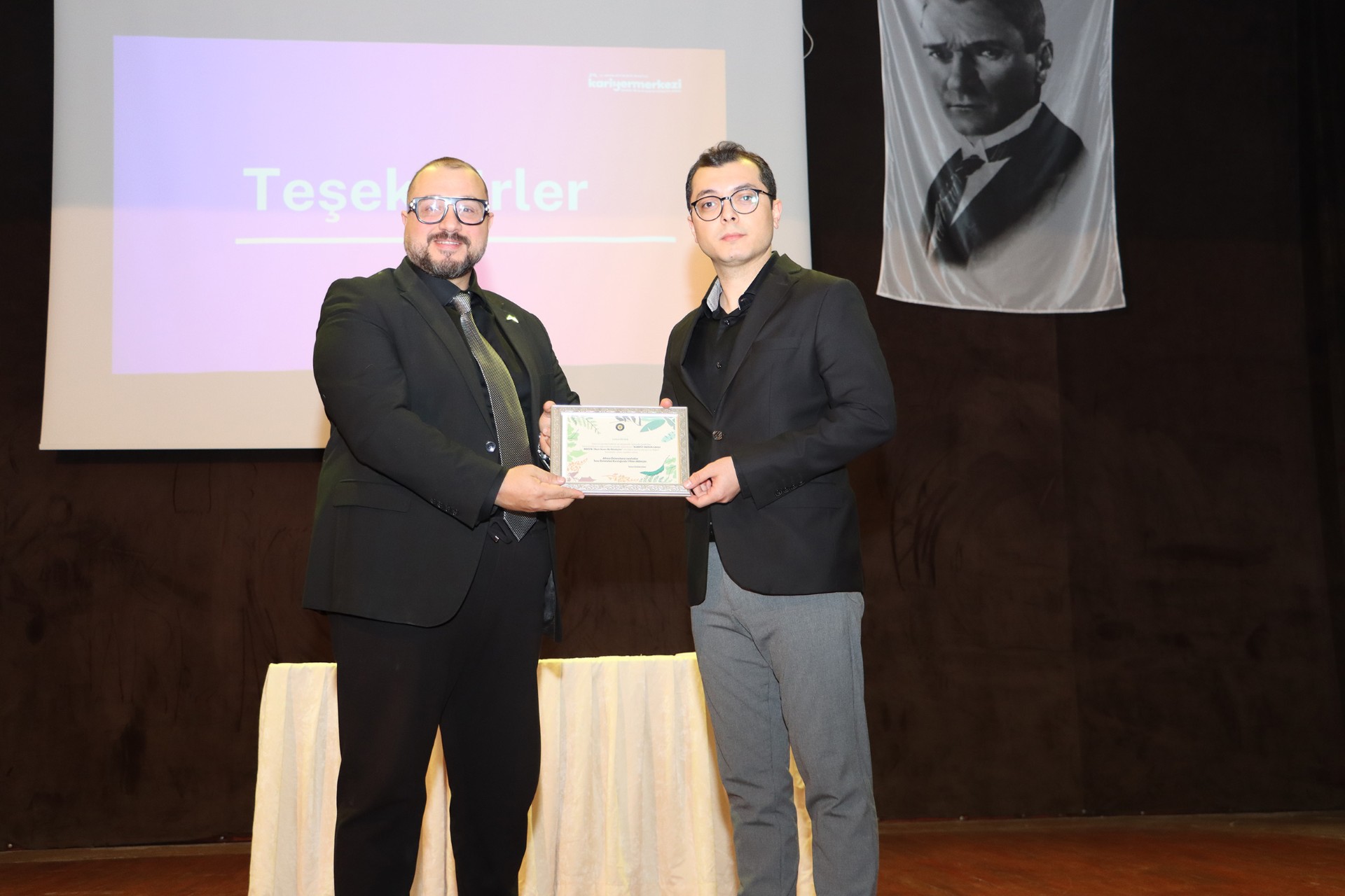 Thumbnail Üni̇versi̇teli̇ Gençler İçi̇n Büyükşehi̇r’den Yeni̇ Bi̇r Proje ‘Kampüs Mersi̇n’ Ve ‘Garaj Mersi̇n’ (2)