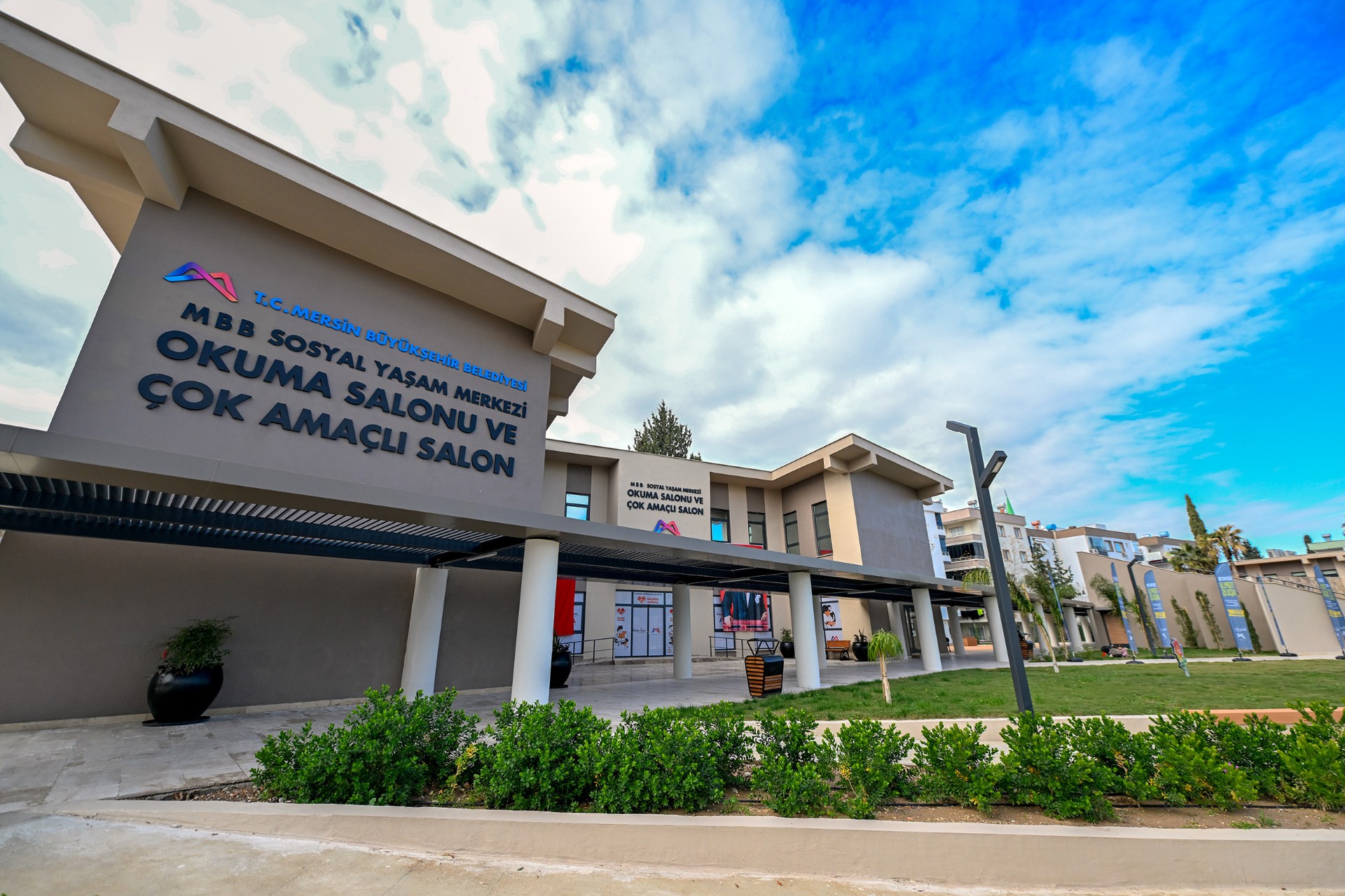 81843773 F8A0 41E7 98B2 61B32021882B