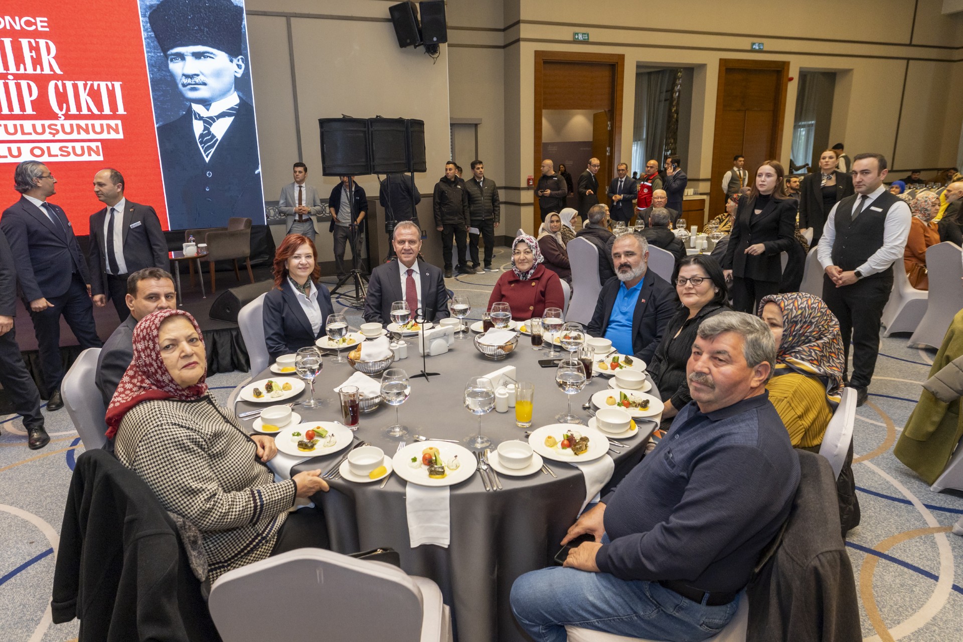 Thumbnail Başkan Seçer Ve Meral Seçer, Şehi̇t Ai̇leleri̇ Ve Gazi̇lerle Buluştu (1)-1