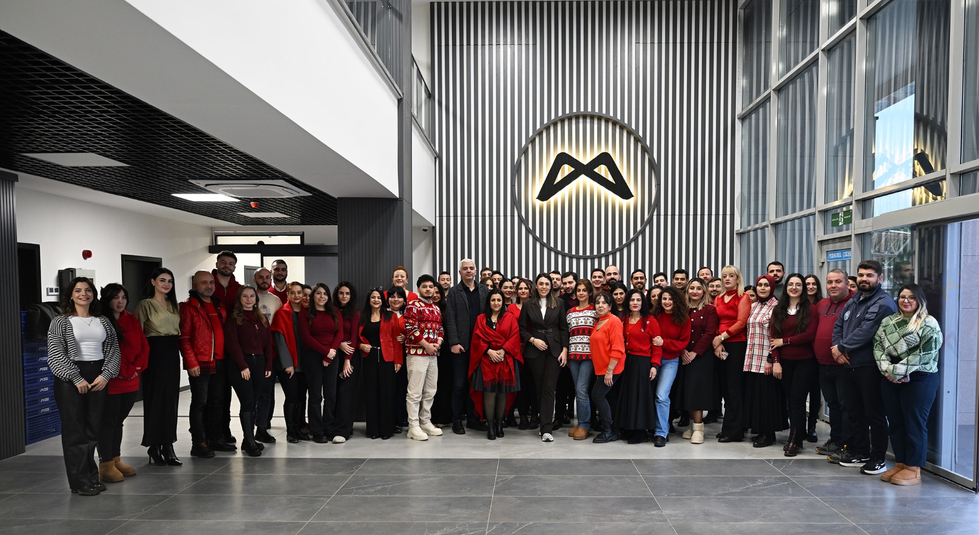 Thumbnail Teksi̇n 1 Mi̇lyon 250 Bi̇n Çağriyla 2025’Te De Mersi̇nli̇leri̇n Sesi̇ Oldu (1)