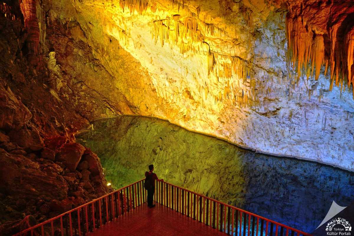 Aynaligöl Mağarasi