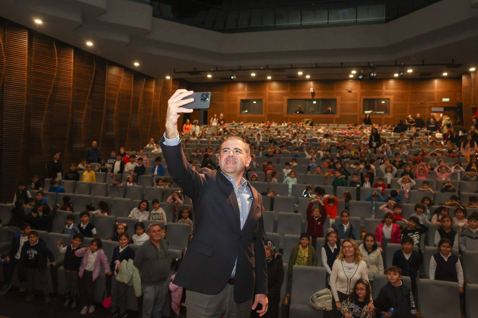 Mezitli’de 120 Kursiyer Sahneye Hazırlanıyor