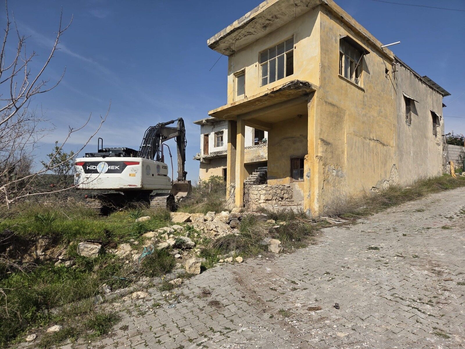 8E77A817 698C 4608 A84E F74F1Bb1303B