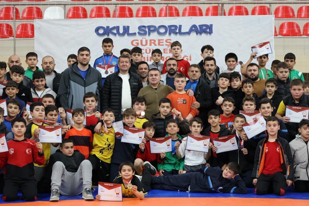 24 İlden 400 Pehlivan Bilecikte Madalya İçin Yarıştı