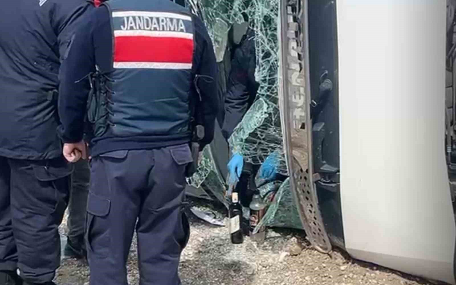 Alkollü sürücünün kullandığı tır yan yattı: 1 yaralı