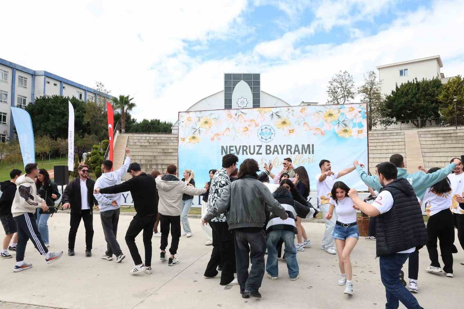 ALKÜ'de nevruz kutlandı