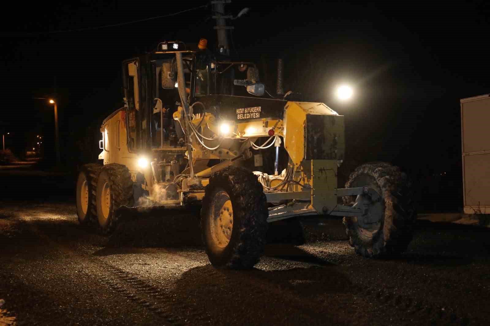Antakya'da yol bakım ve onarım çalışmaları sürüyor