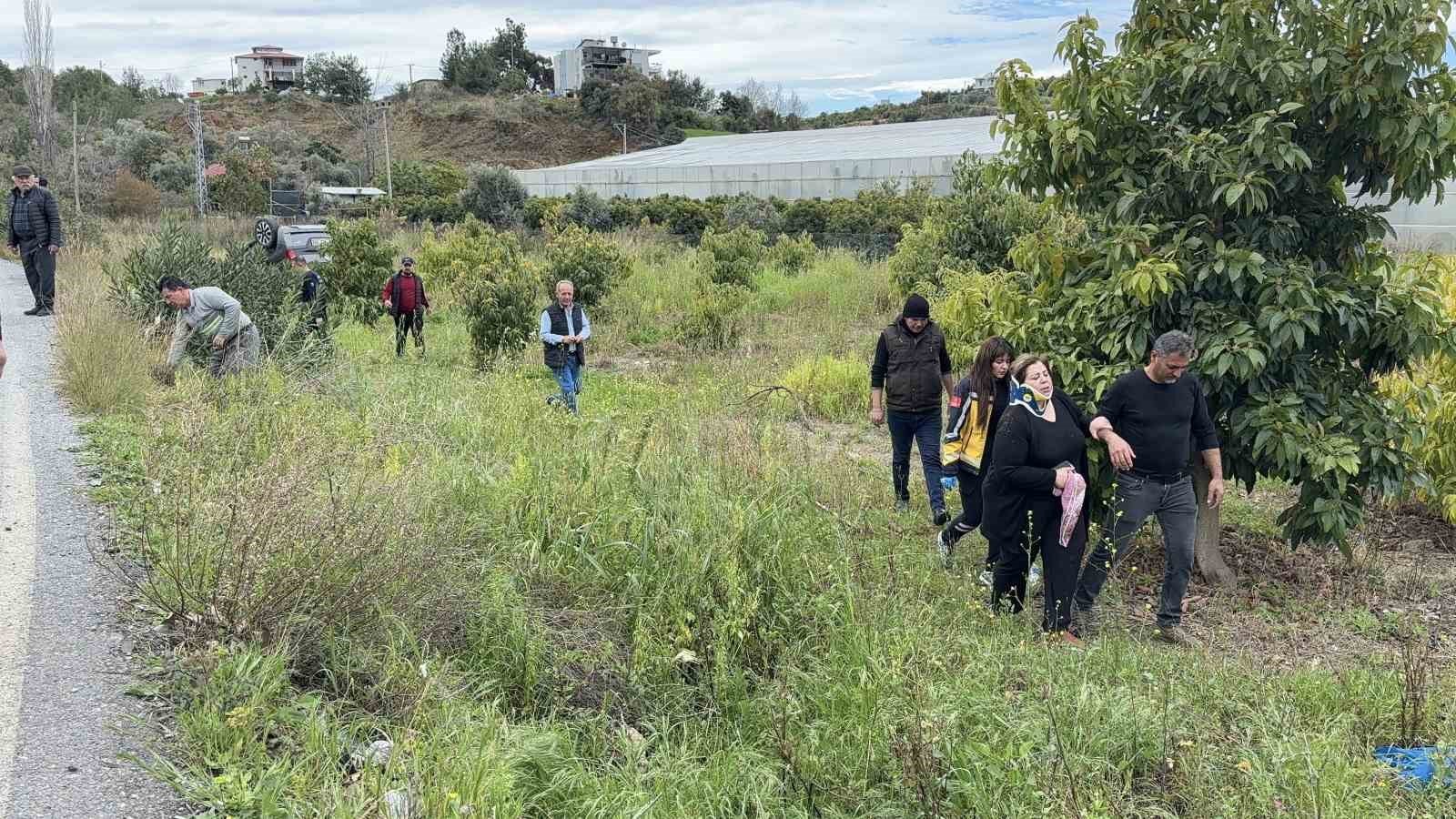 Antalya'da takla atan hafif ticari aracın sürücüsü yaralandı