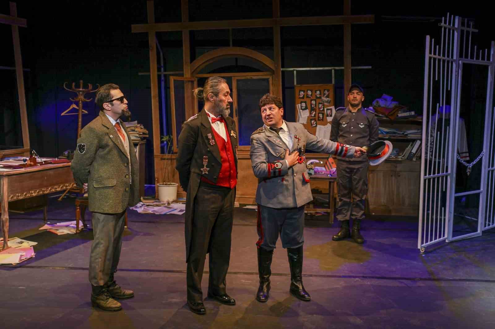 AŞT Dünya Tiyatro Günü'nü üç ayrı sahnede üç farklı oyunda kutladı