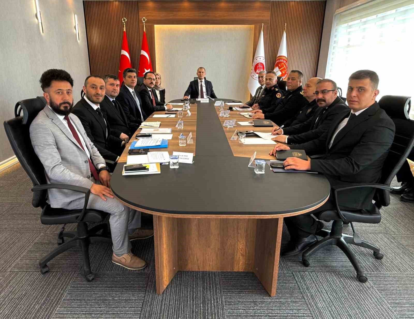 Burdur'da uyuşturucu ve yasa dışı bahisle mücadele toplantısı