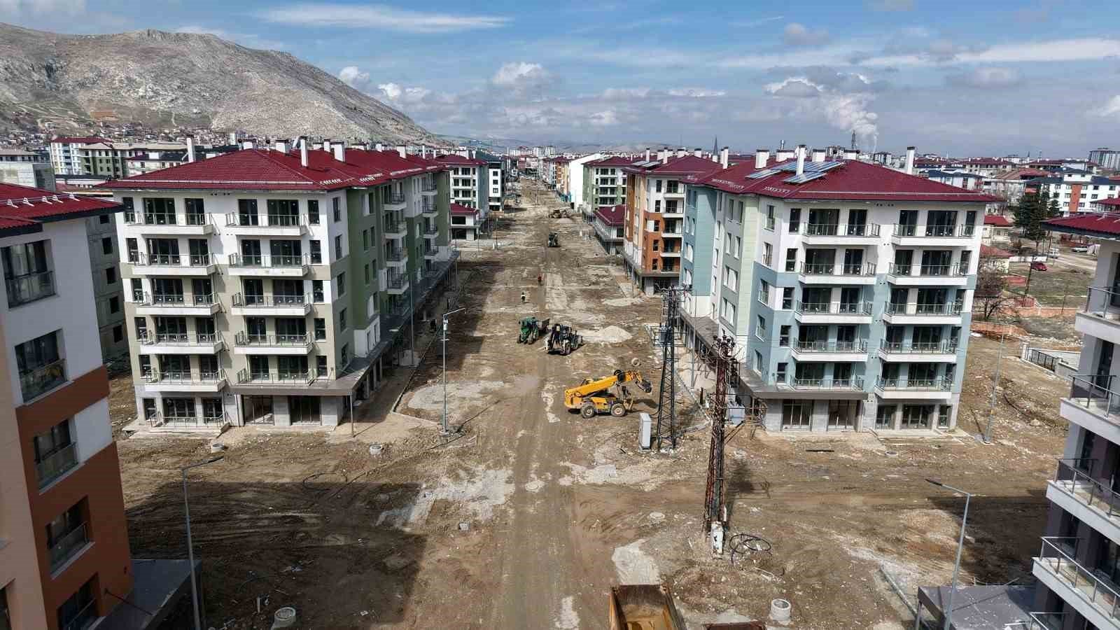 Büyükşehir, Elbistan Hacı Esat Efendi Caddesi'ni 30 milyonluk yatırımla yeniliyor