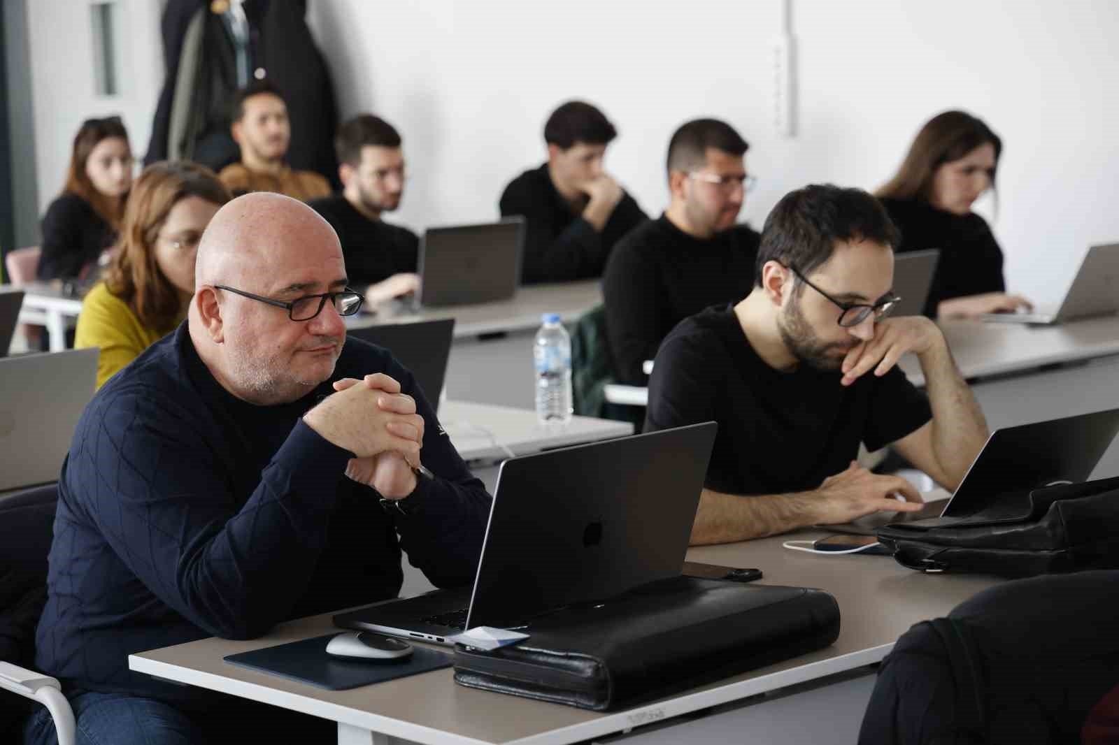 Büyükşehir'den teknoloji meraklısı gençlere yapay zeka eğitimi