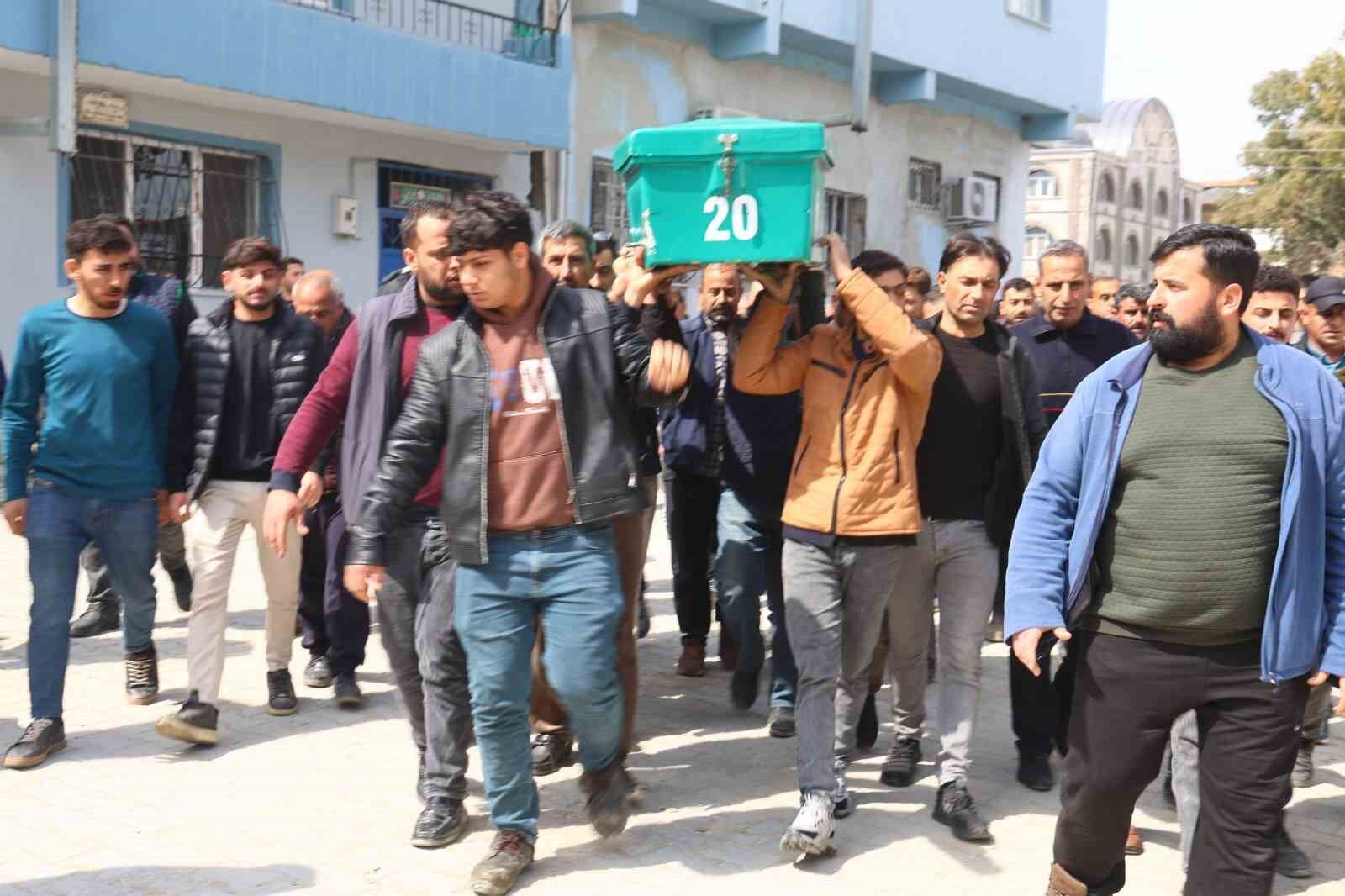 Dereye düşerek can veren evladını defneden acılı baba: 'En son baktığımda dere kenarında terliği vardı'