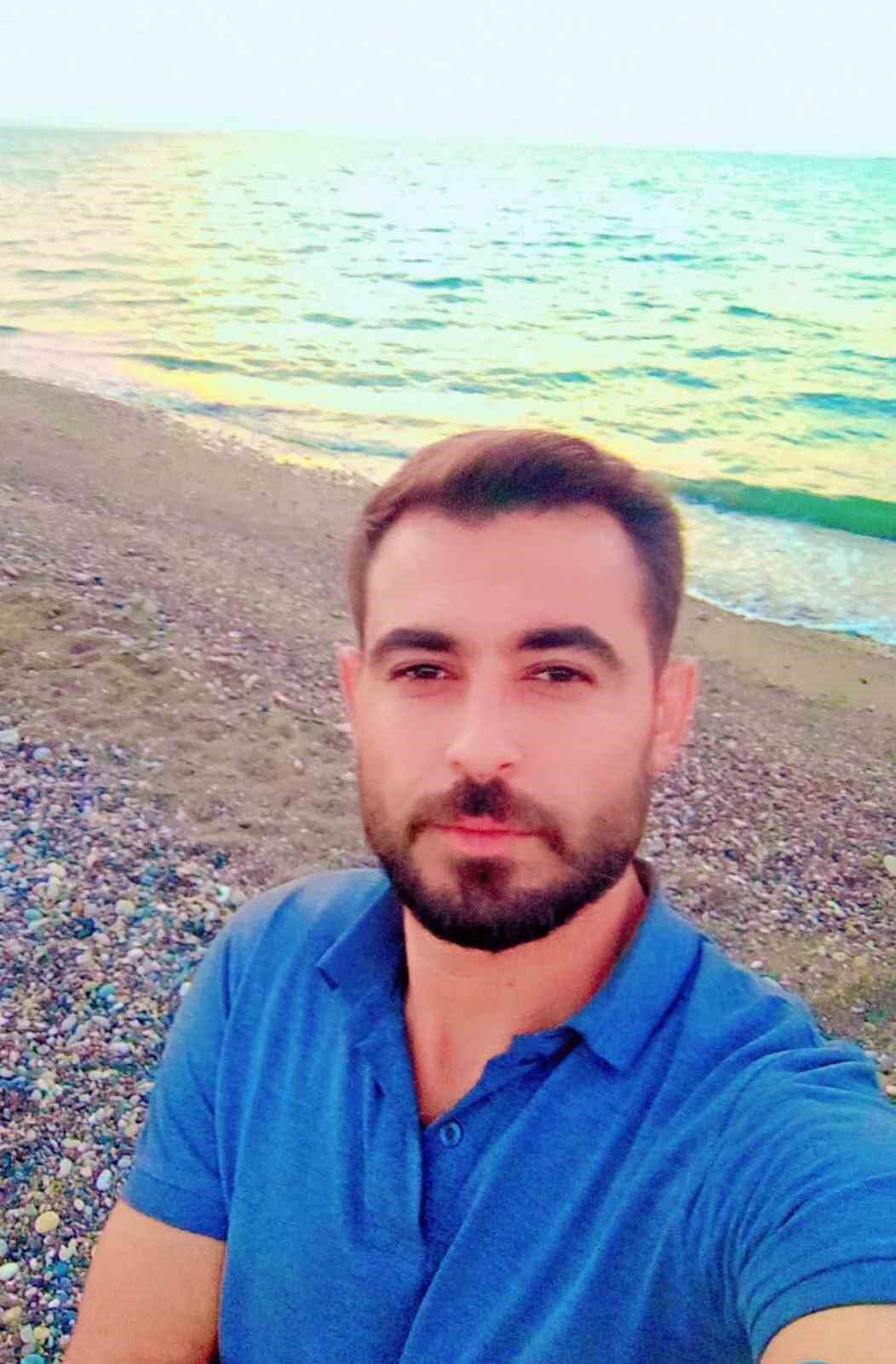 Eski eşinin yanındaki şahsı öldürdü, eşini yaraladı