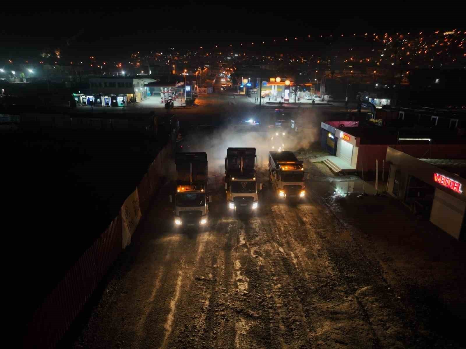 Hatay Büyükşehir Belediyesi ve Antakya Belediyesi'nden asfalt seferberliği