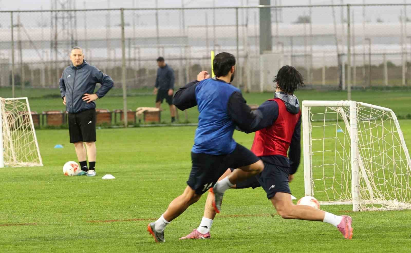 İran Milli Takımı kamp için Antalya'ya geldi