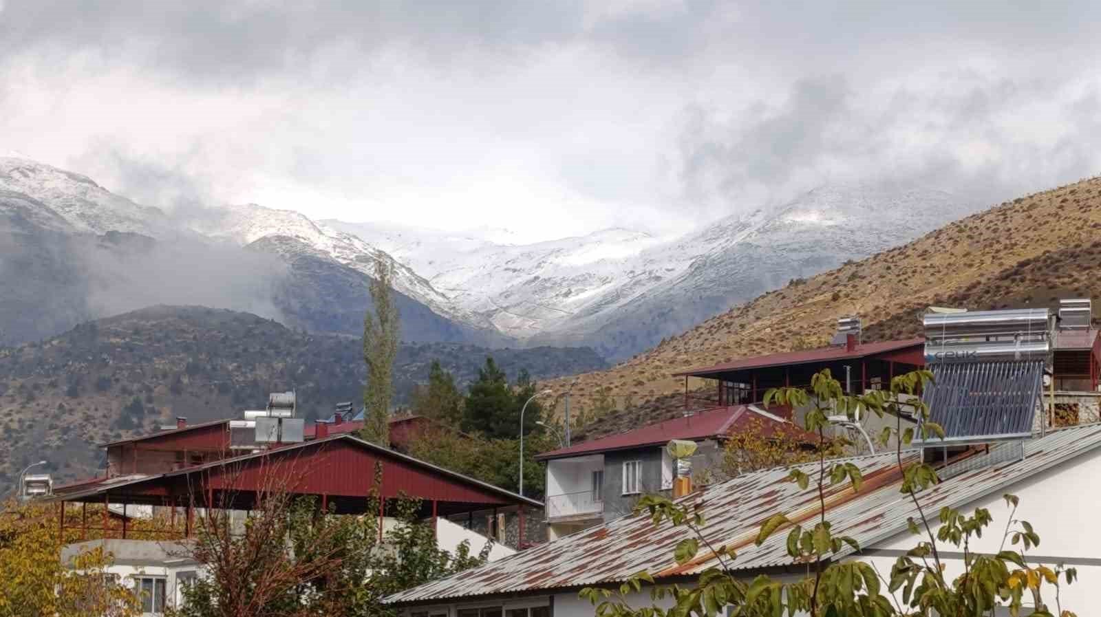 Kahramanmaraş'ın yüksek kesimleri beyaza büründü
