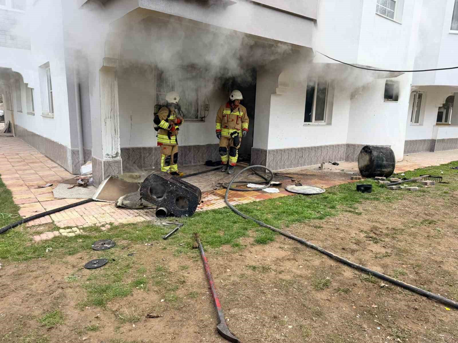 Kahramanmaraş'ta binada yangın paniği
