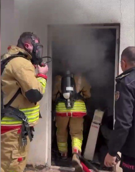 Kahramanmaraş'ta ikamet ve depo yangını