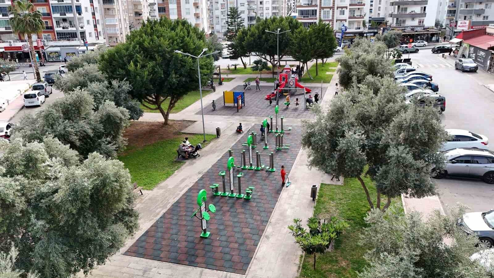 Mezitli'de parklar yenileniyor, yaşam alanları güçleniyor