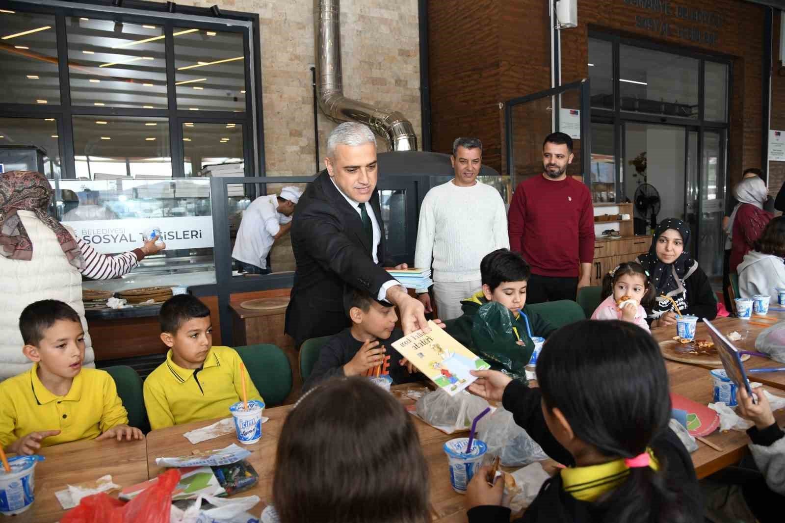 Osmaniye'de '100 Atık Pile Bir Pizza' projesine miniklerden destek