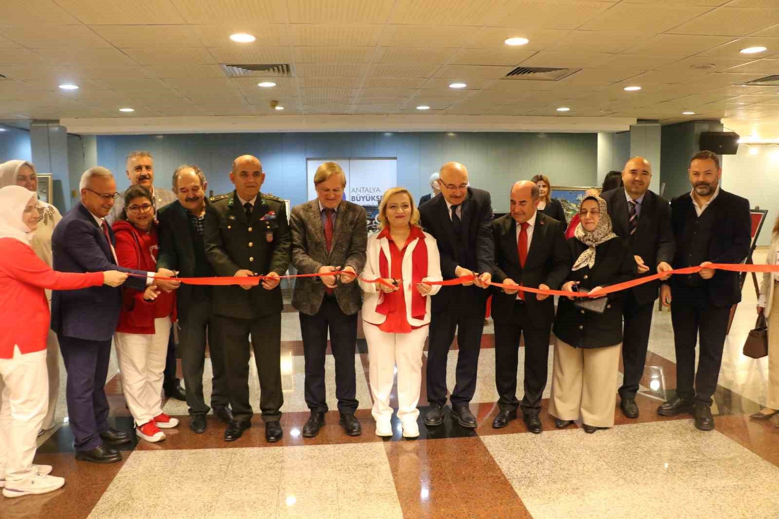 Şehit yakınları ve gaziler sanatla buluştu