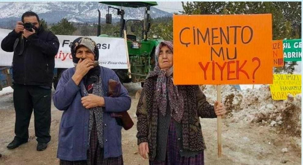 Tarsus'ta 14 Mahalle Ayakta: Çimento Fabrikasına Hayır