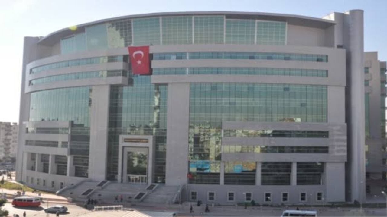 Mersin’de Yolsuzluk Soruşturmasında Şüpheliler Adliyede