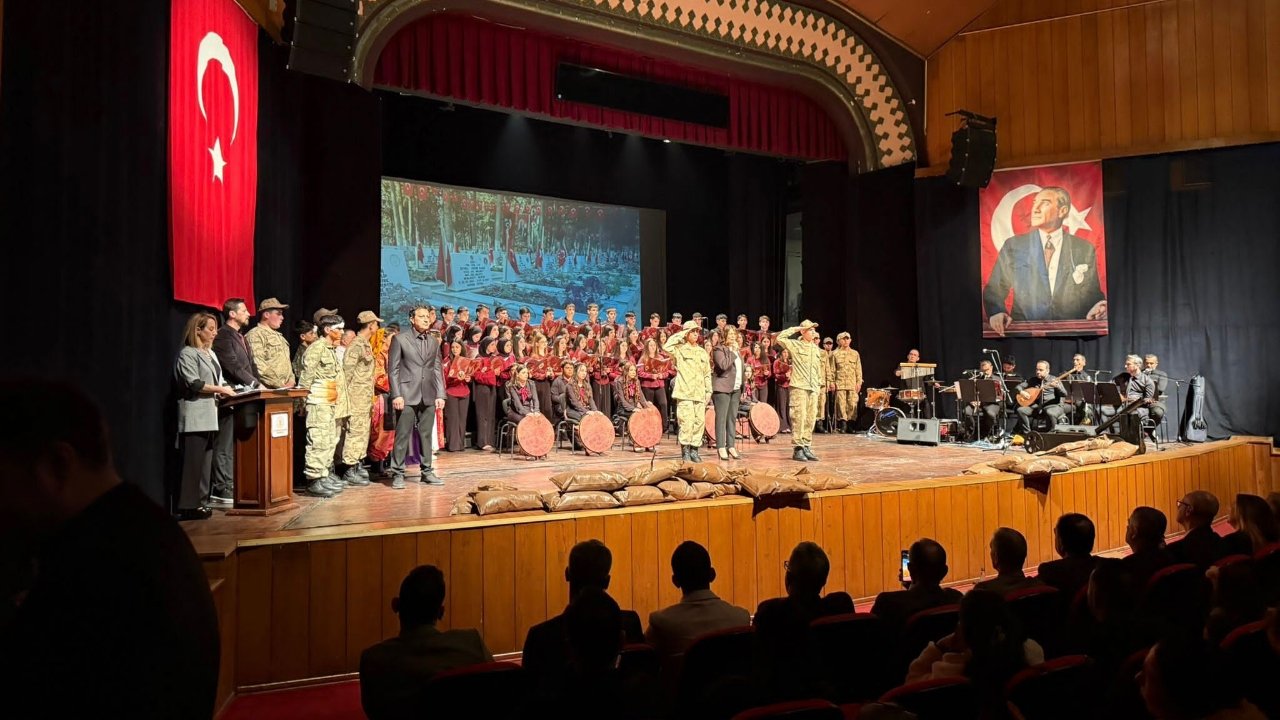 111 Gençle Çanakkale Oratoryosu Büyük Alkış Aldı