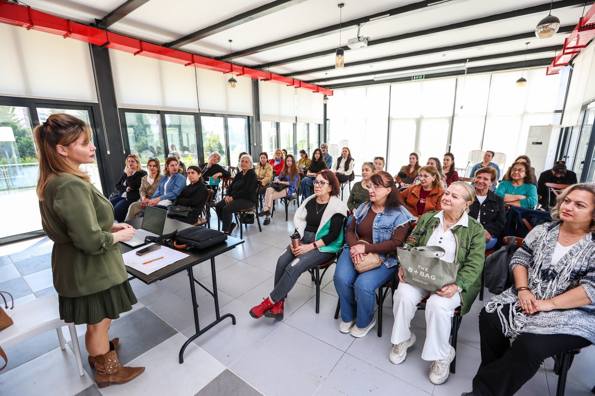 566C9F44 6A7F 4C49 Ad5B B86Bdce64E01