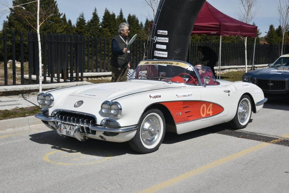 Otomobil Tutkunları Karın Tadını Uludağ Zirvesinde Çıkardı