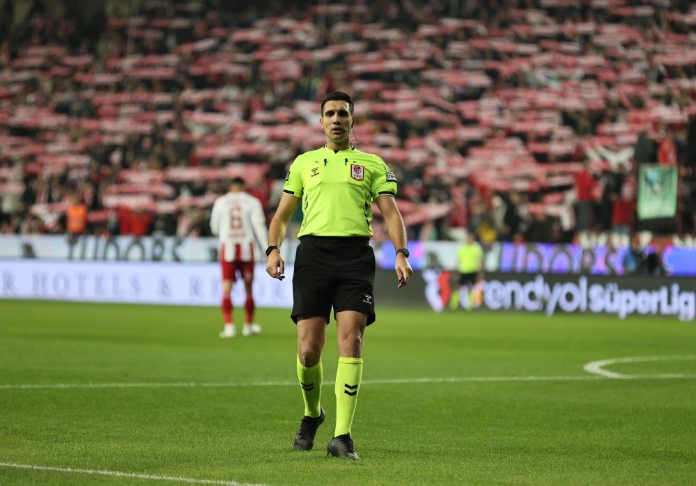Göztepe-Galatasaray Erteleme Maçının Hakemi Belli Oldu