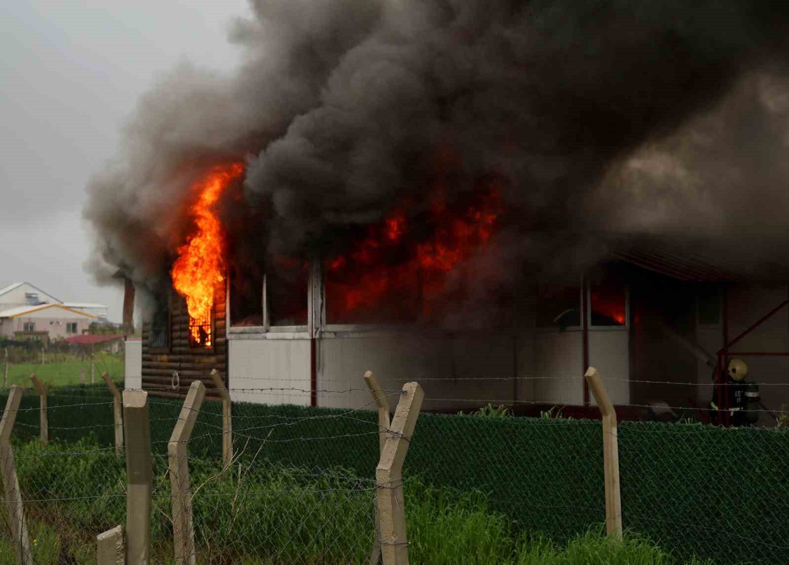 Adana'da yıkım gerginliği: Evini yaktı, gözaltına alındı