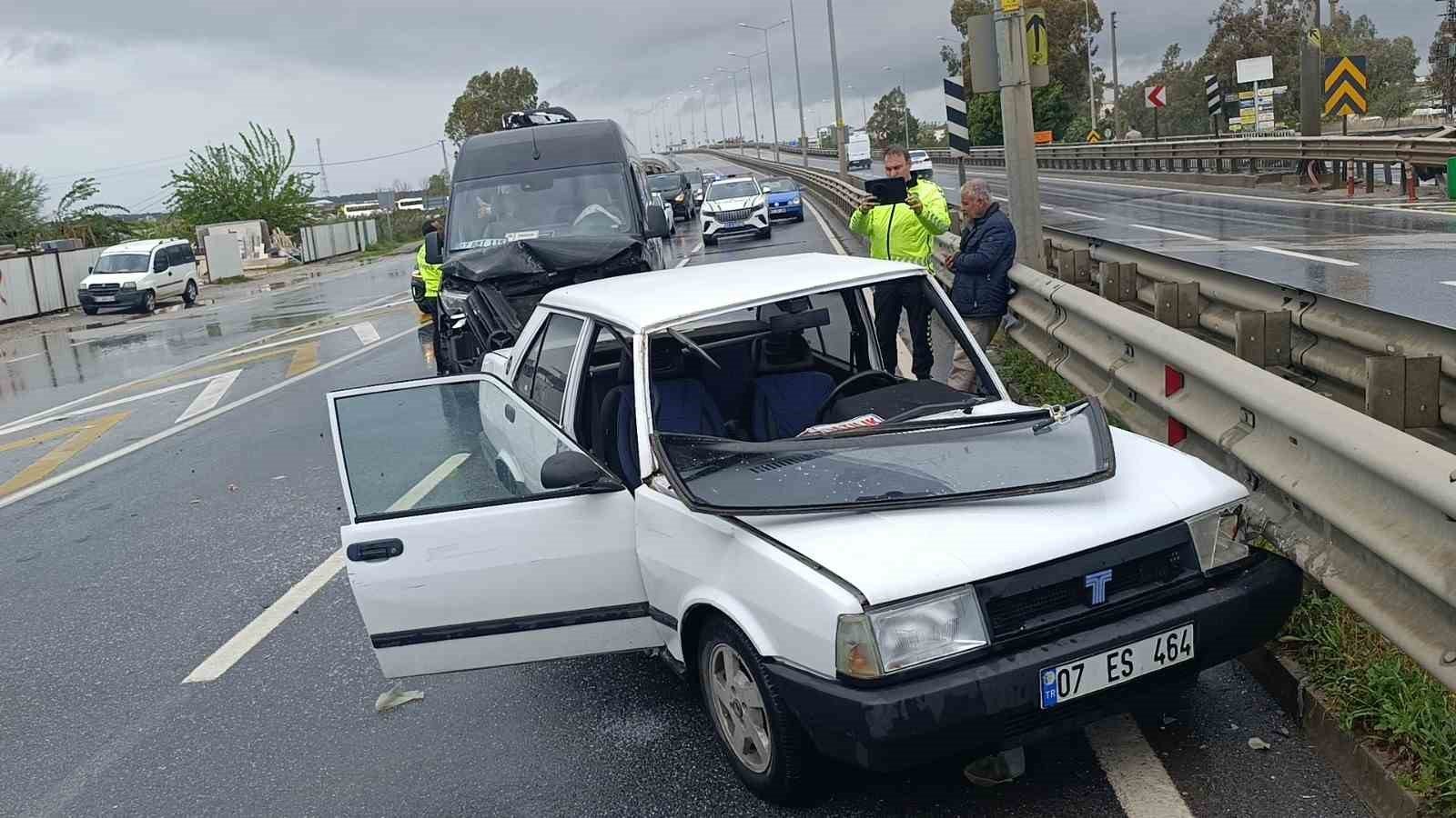 Antalya'da intihar teşebbüsü gibi kaza güvenlik kamerasında