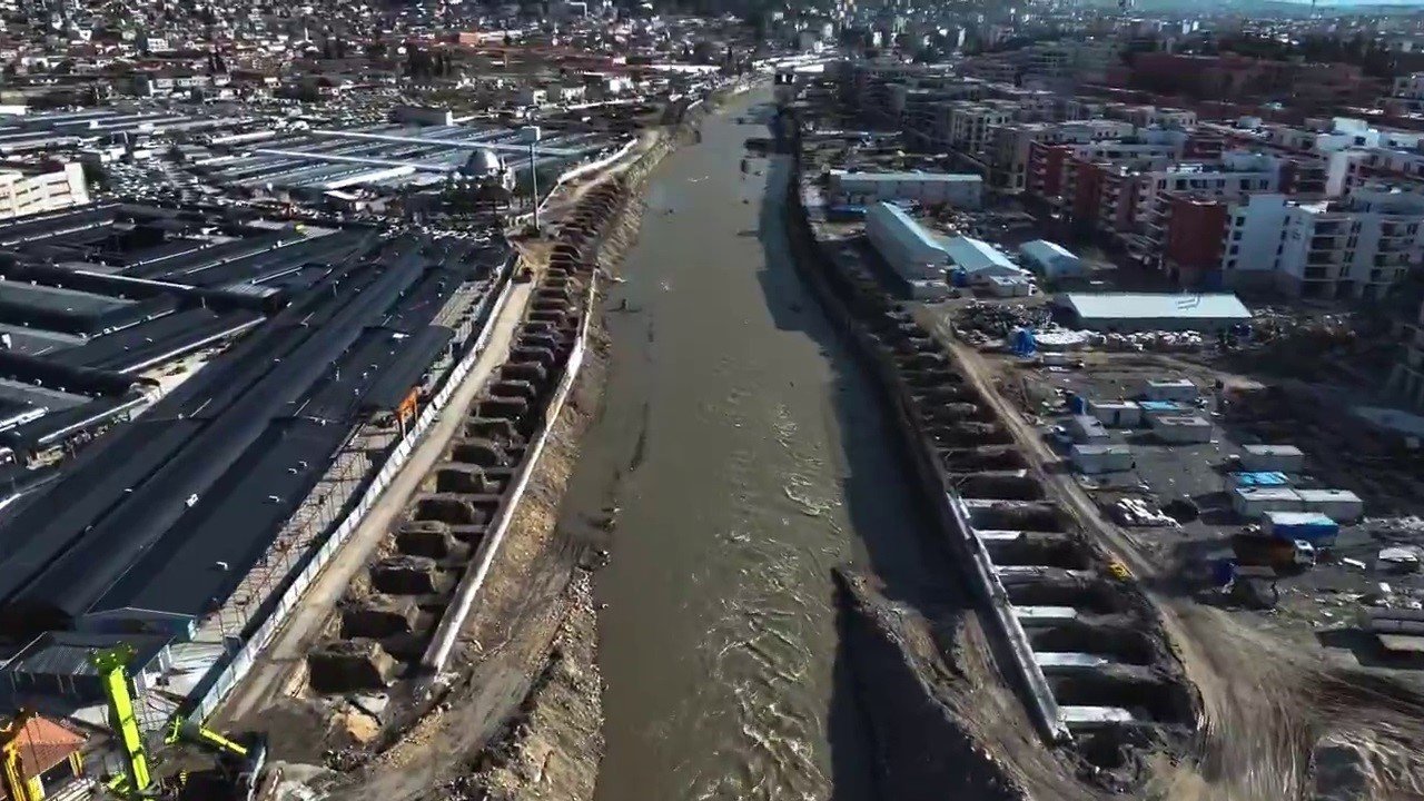 Asi Nehri'nde çalışmalar sürüyor