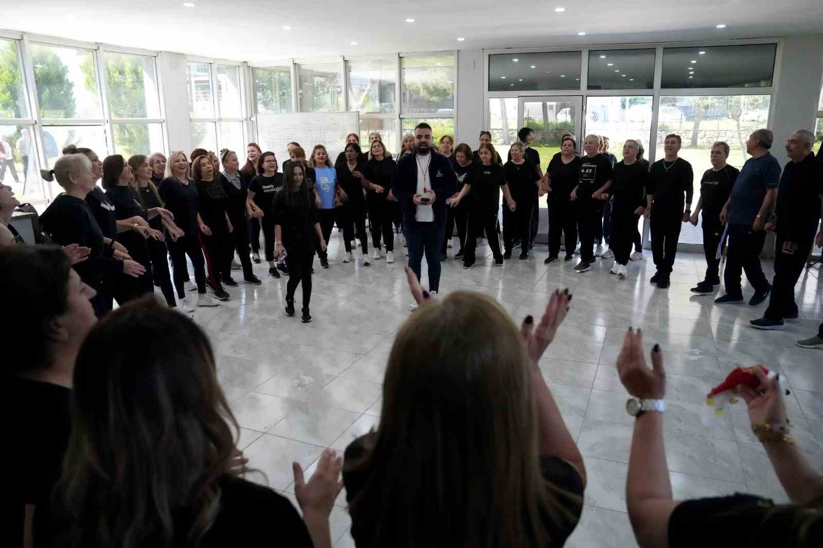 Çukurova'da halk oyunlarıyla kültürel miras yaşatılıyor