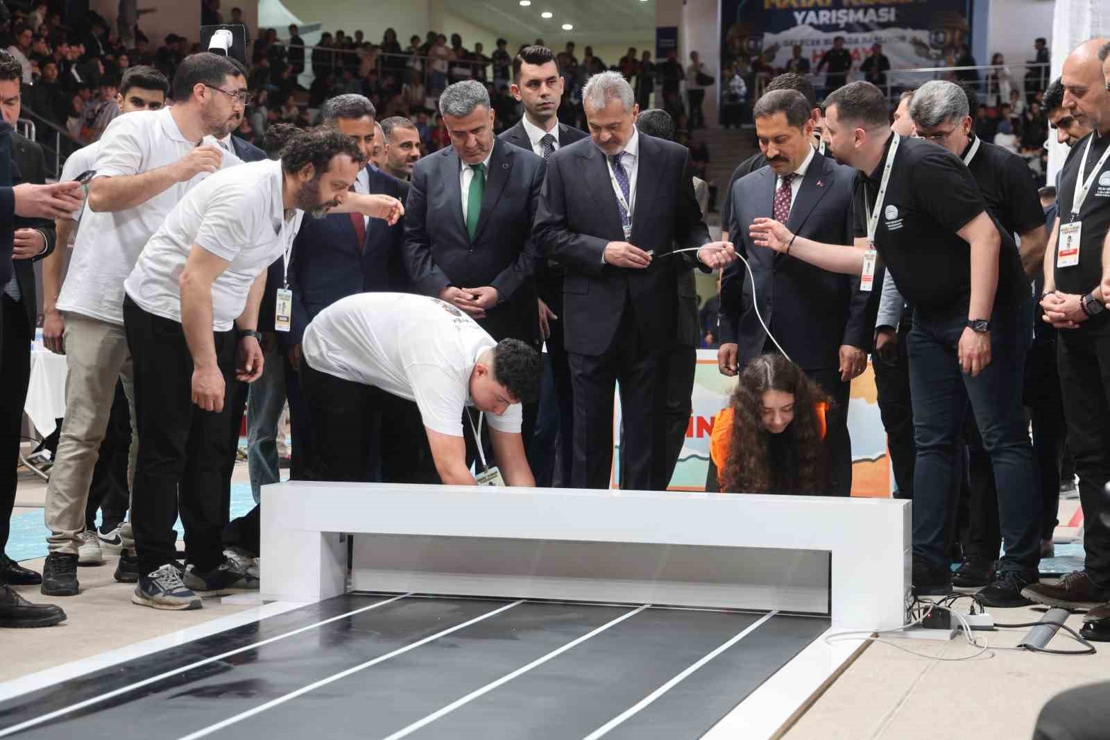 Depremin izlerinin silindiği Hatay'da 4 bin 67 öğretmen ve öğrenci robot yarışmasında yarışacak