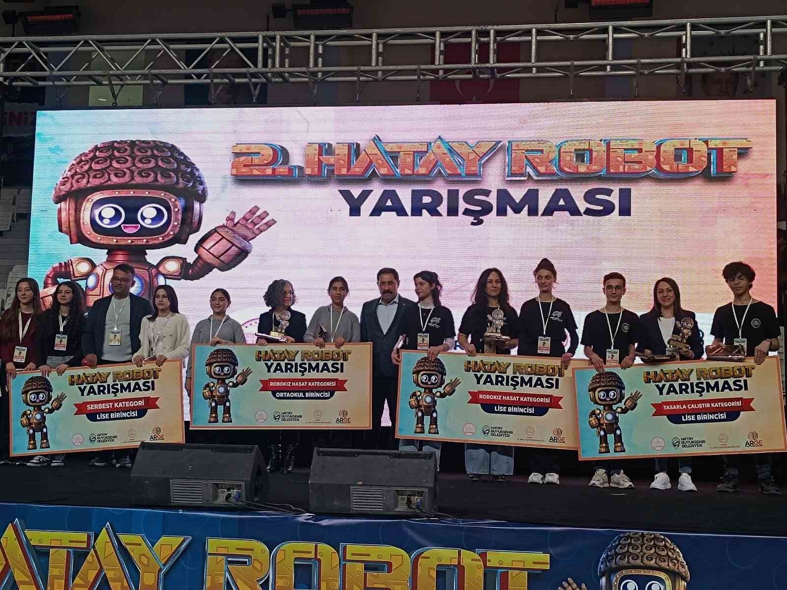 Depremzede öğrencilerin hayallerini gerçeğe dönüştürdükleri 'Hatay Bot' robot yarışması sona erdi