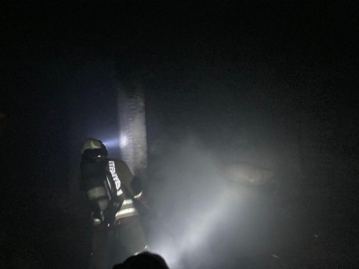 Dörtyol'da metruk bina yangını