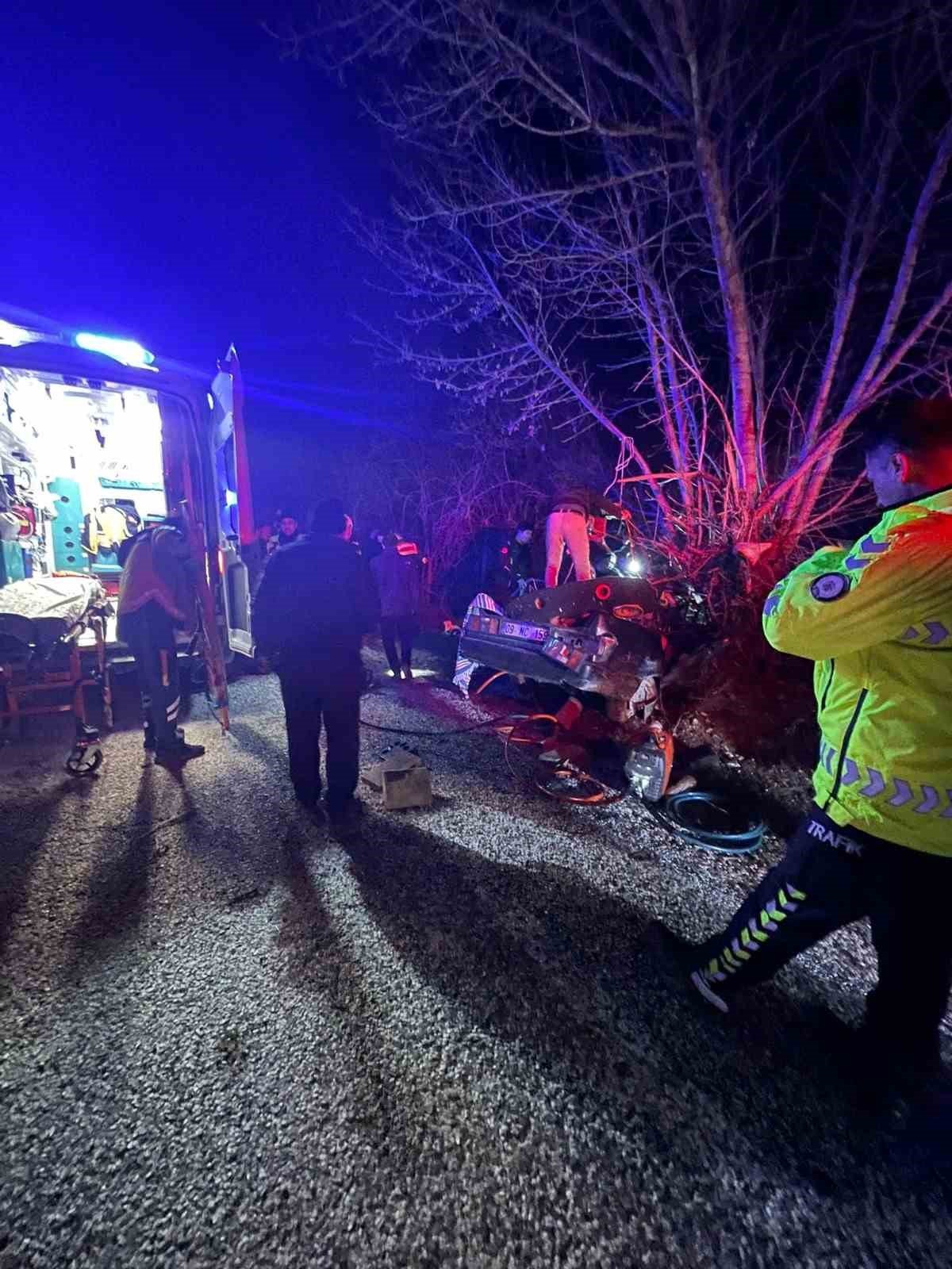 (Düzeltme) Antalya'da trafik kazası: 2 kişi hayatını kaybetti