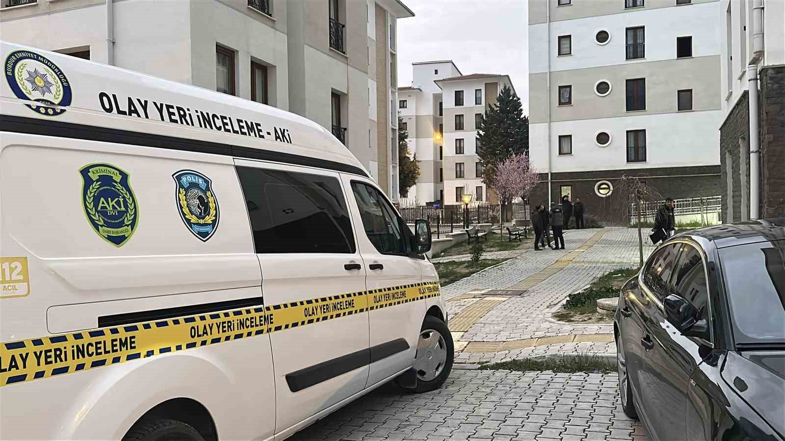 Eve giren hırsızlar yaklaşık 600 bin lira değerindeki ziynet eşyasını çaldı