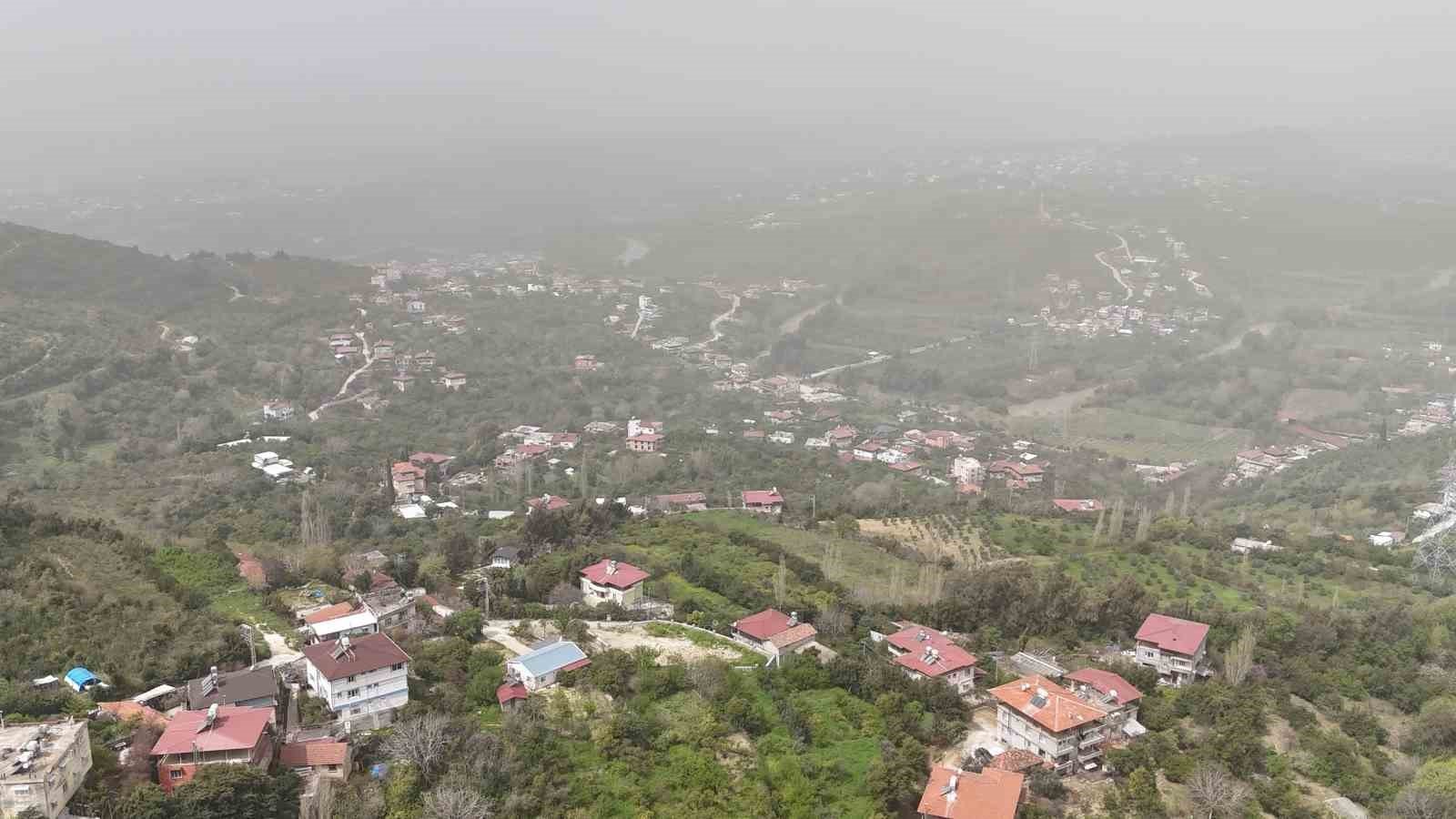 Hatay'da çöl tozu etkisini sürdürüyor