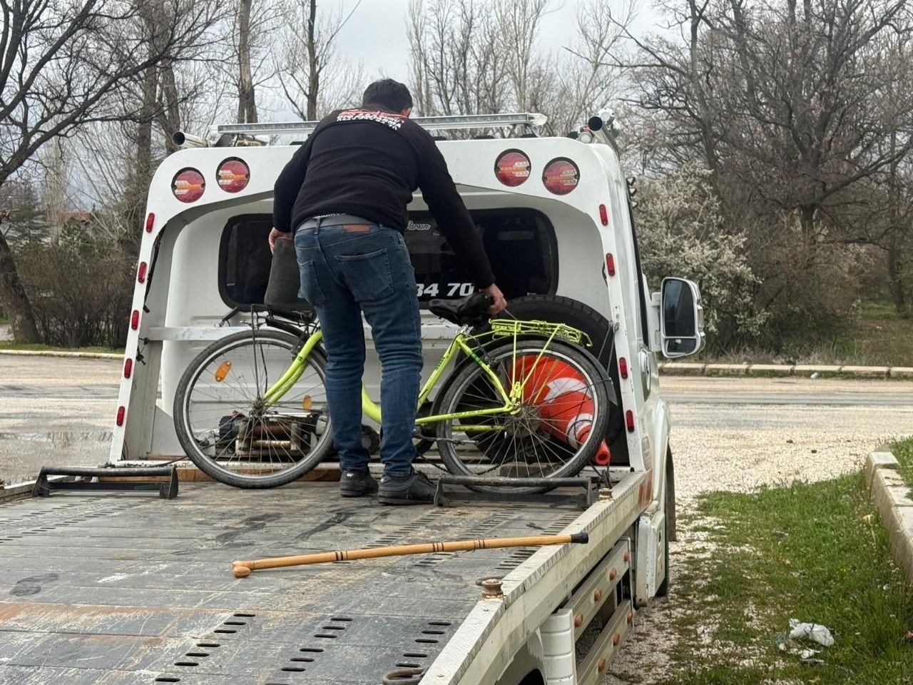 Isparta'da kazada 83 yaşındaki bisikletli ağır yaralandı