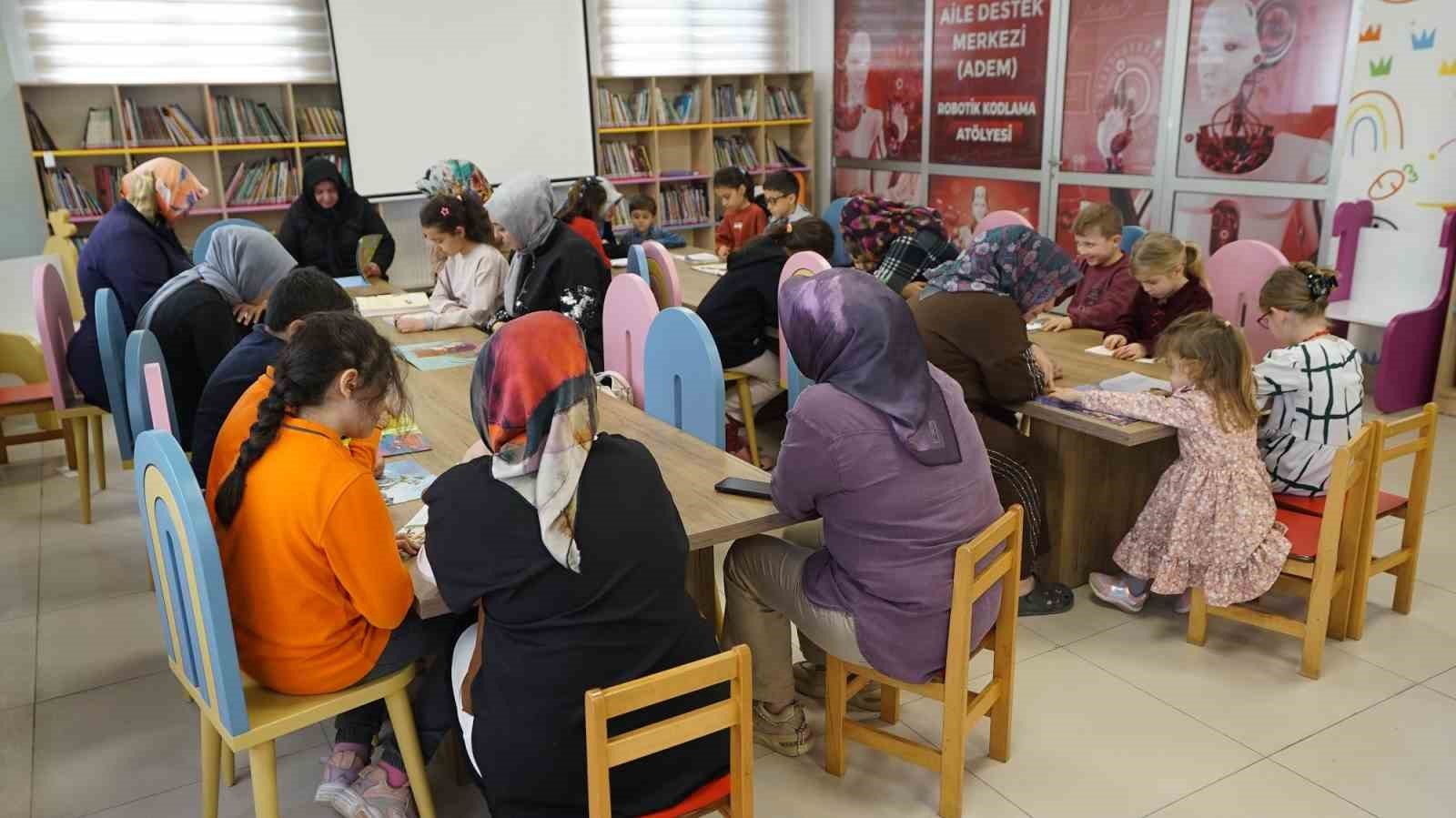 Kahramanmaraş'ta anne ve çocukları aynı sayfalarda buluştu