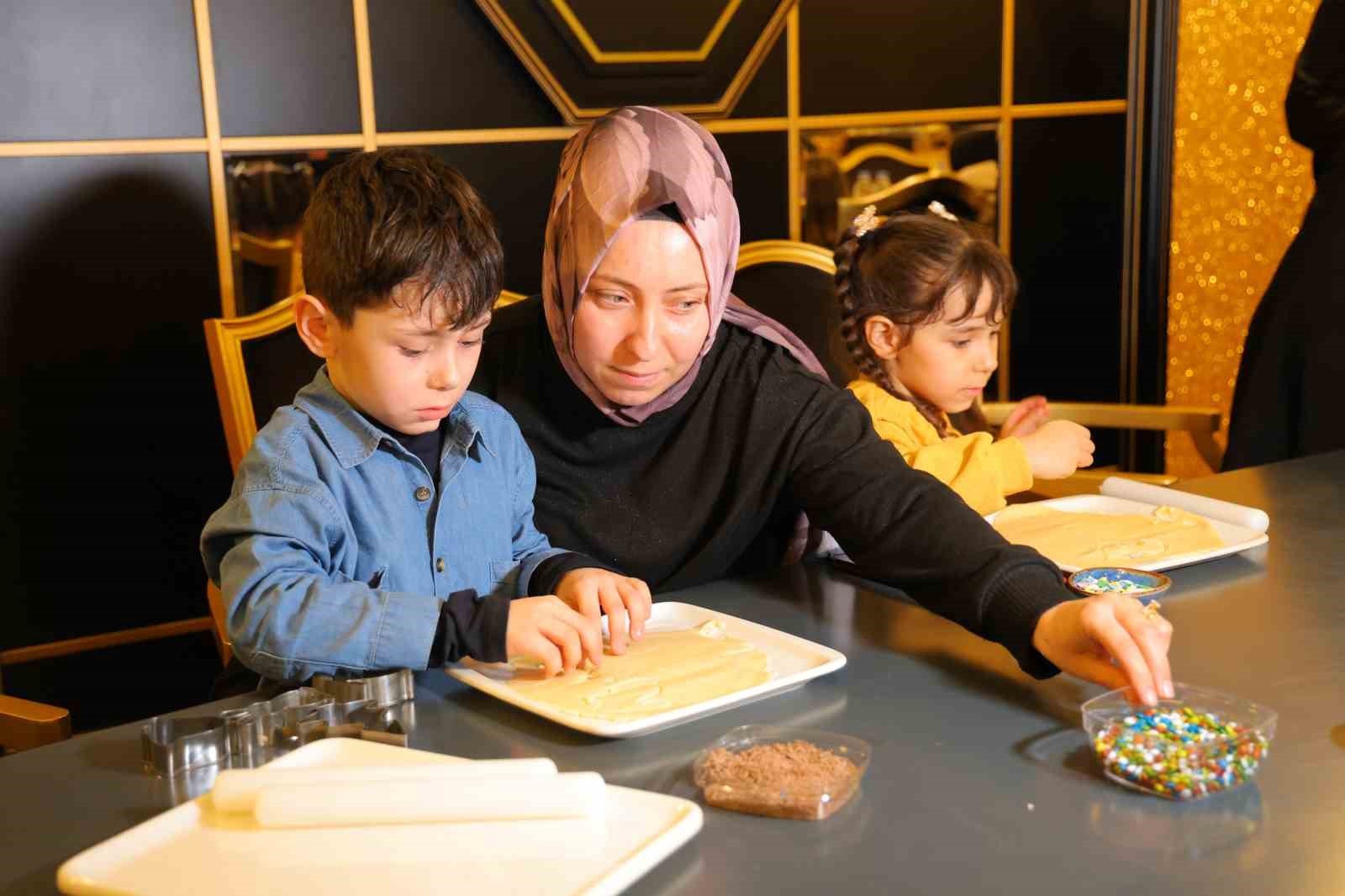 Kahramanmaraş'ta özel çocuklar kendi kurabiyelerini yaptı: Hem öğrendiler hem eğlendiler