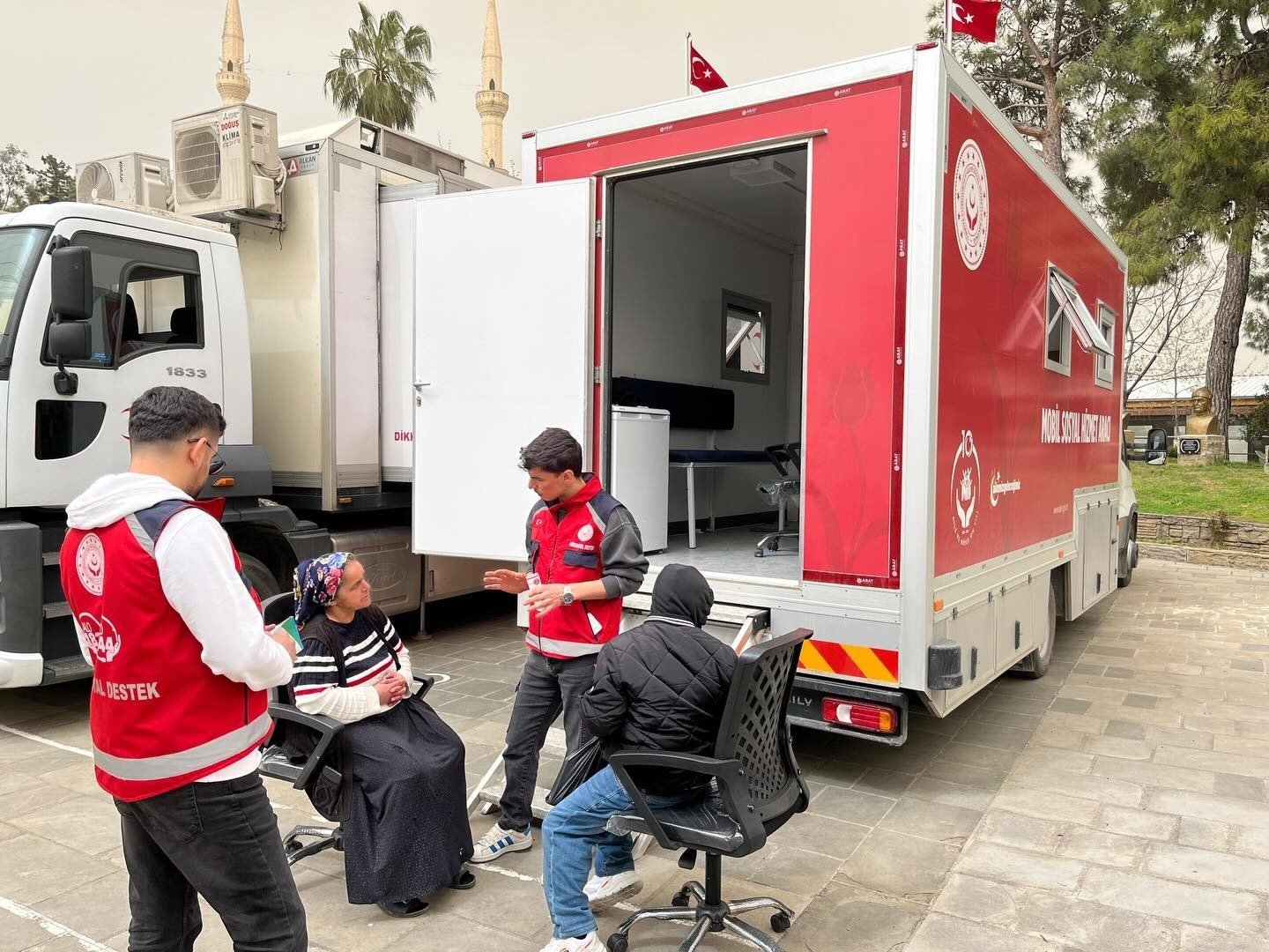 Karaisalı'da vatandaşlara mobil sosyal hizmet desteği