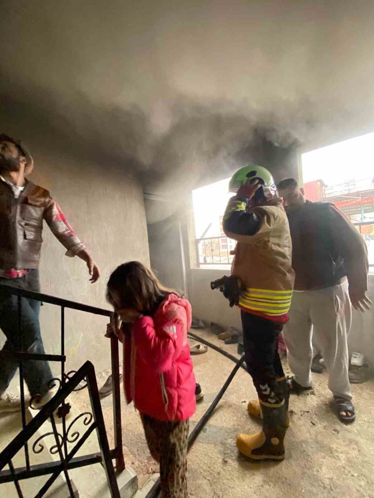 Kırıkhan'da ev yangını