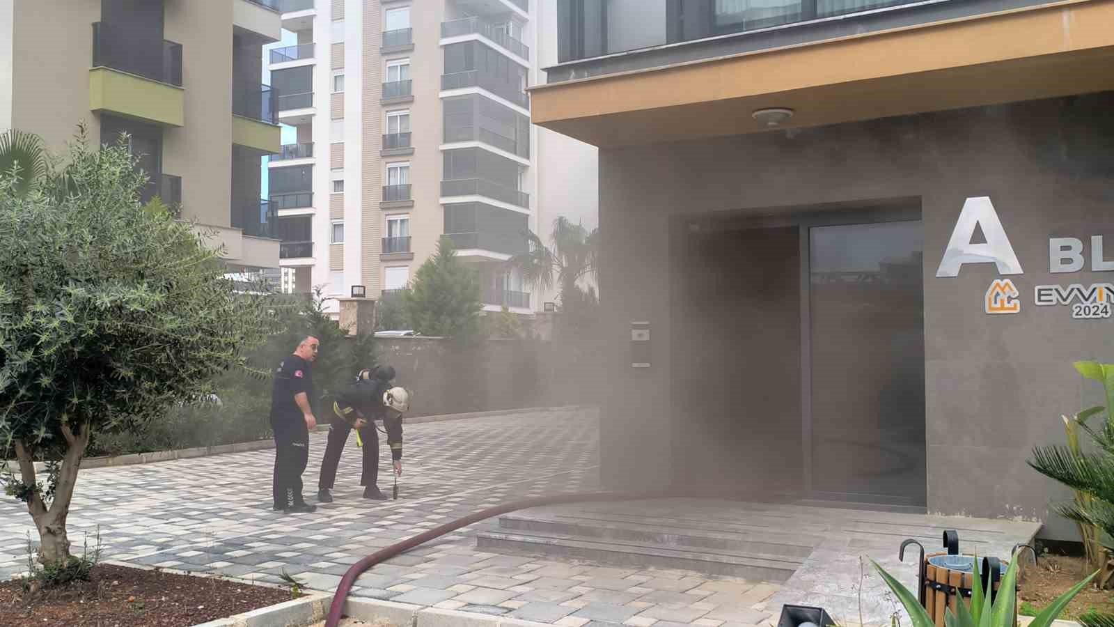 Lüks dairedeki yangın ev sahibini ağlattı