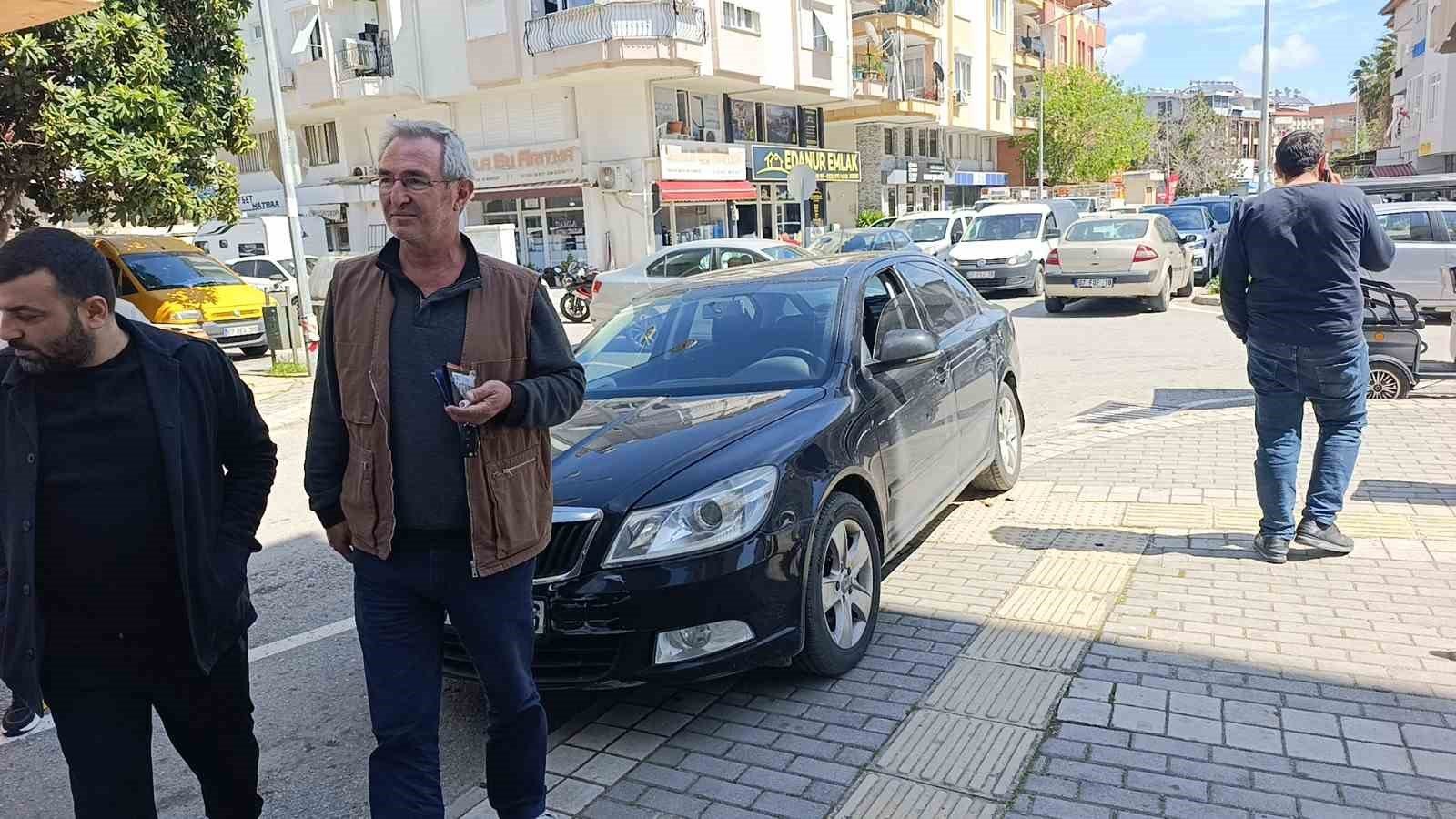 Manavgat'ta otomobiller çarpıştı: 1 yaralı